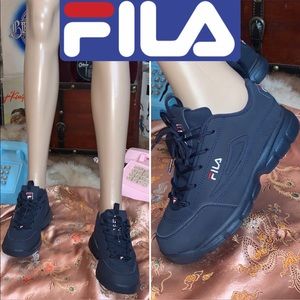 Big kids kid 3.5 FILA Disruptor sneakers shoes